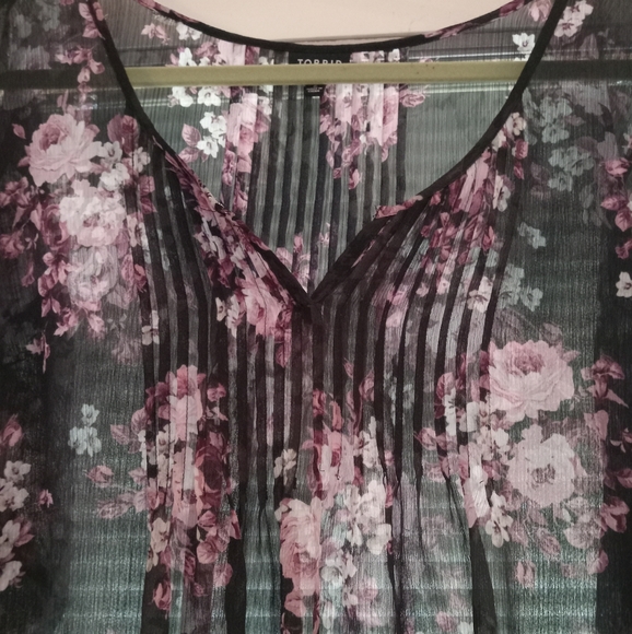 Torrid Sheet Floral Top 2x - Picture 2 of 3